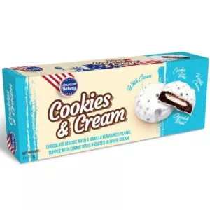 American Bakery Cookies & Cream chocolate biscuit with a vanilla flavoured filling 96gr.